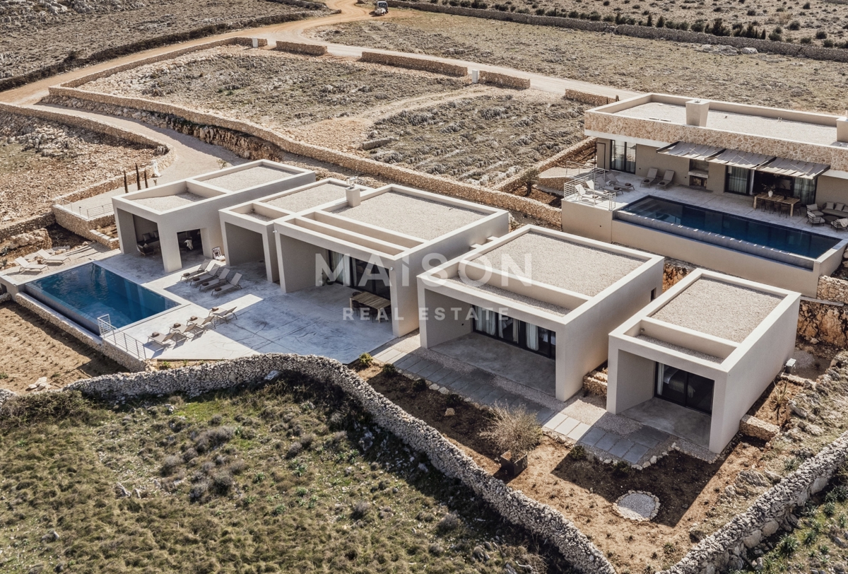 Hiša Povljana, 400m2