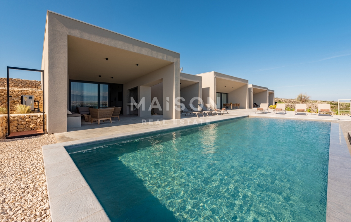 Hiša Povljana, 400m2