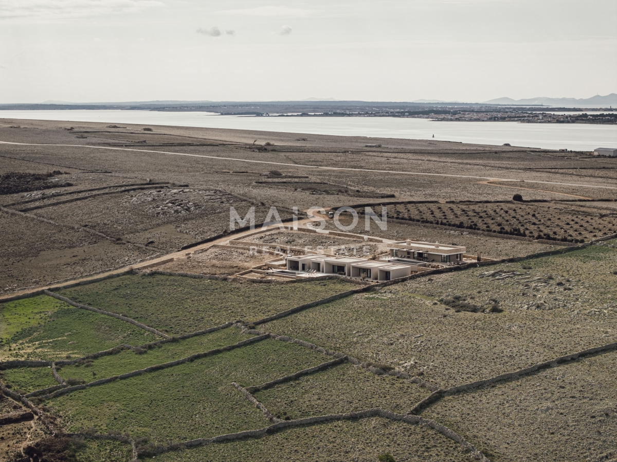 Hiša Povljana, 400m2