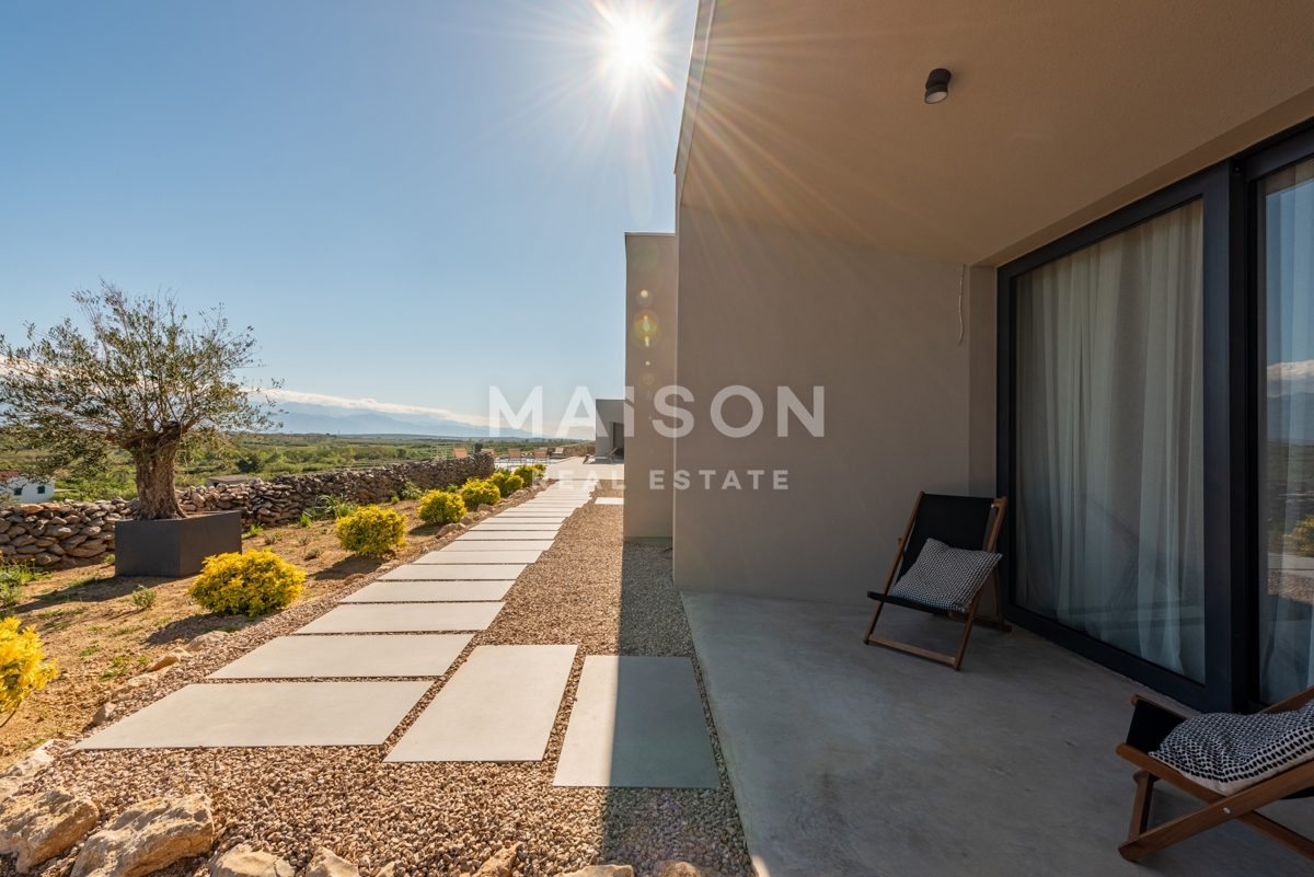 Hiša Povljana, 400m2