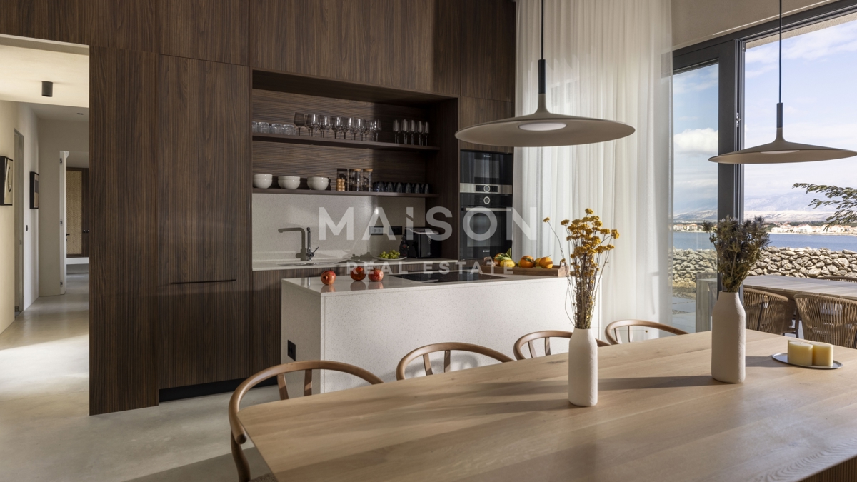 Hiša Povljana, 400m2