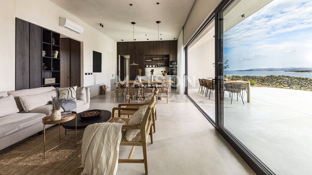 Hiša Povljana, 400m2