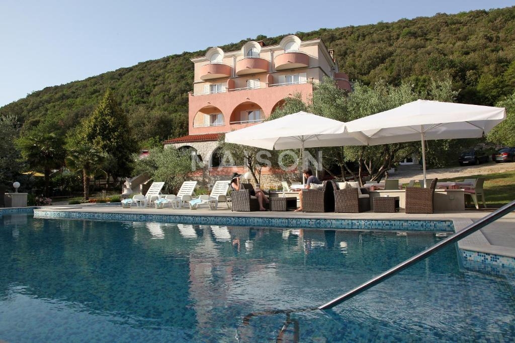 Poslovni prostor Krnica, Marčana, 1.600m2