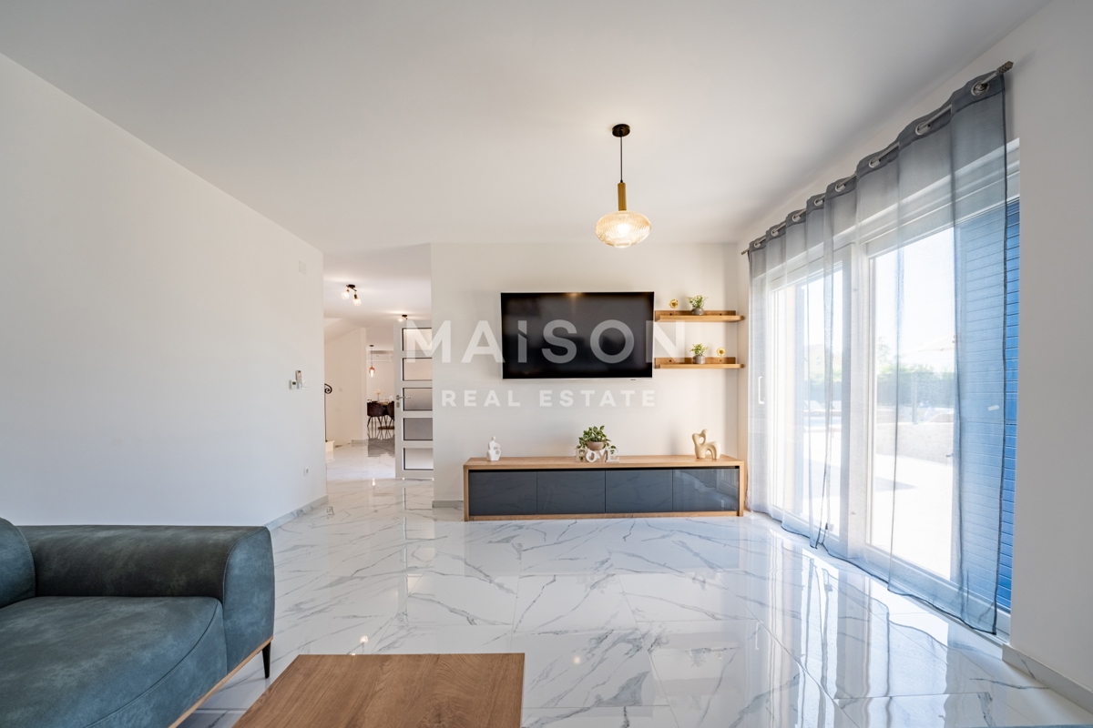 Hiša Dobrinj, 323,30m2