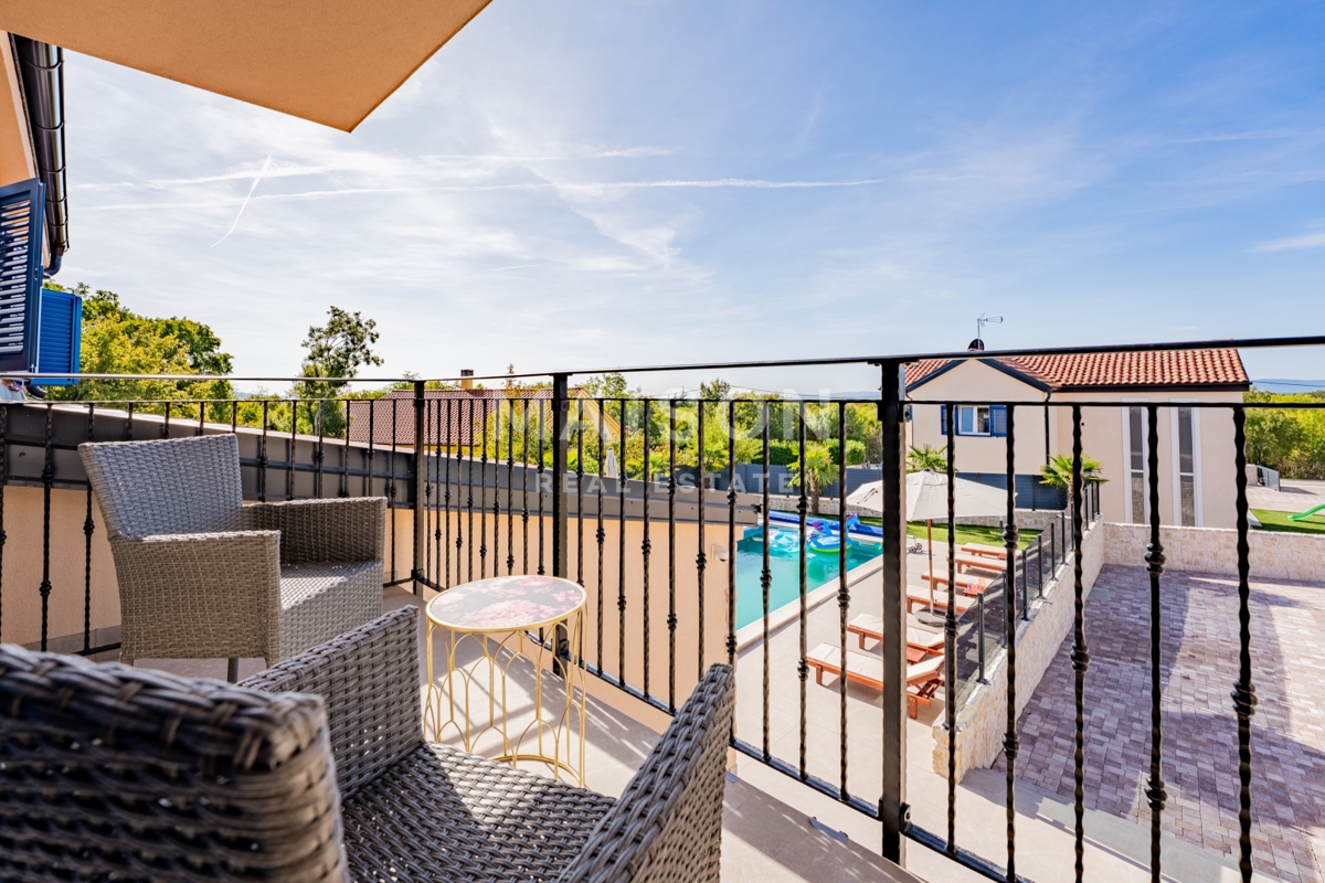 Hiša Dobrinj, 323,30m2