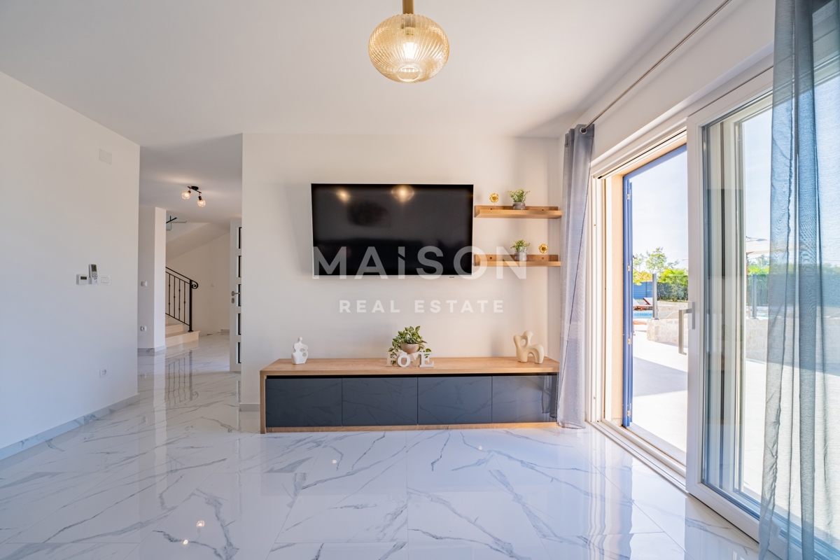 Hiša Dobrinj, 323,30m2