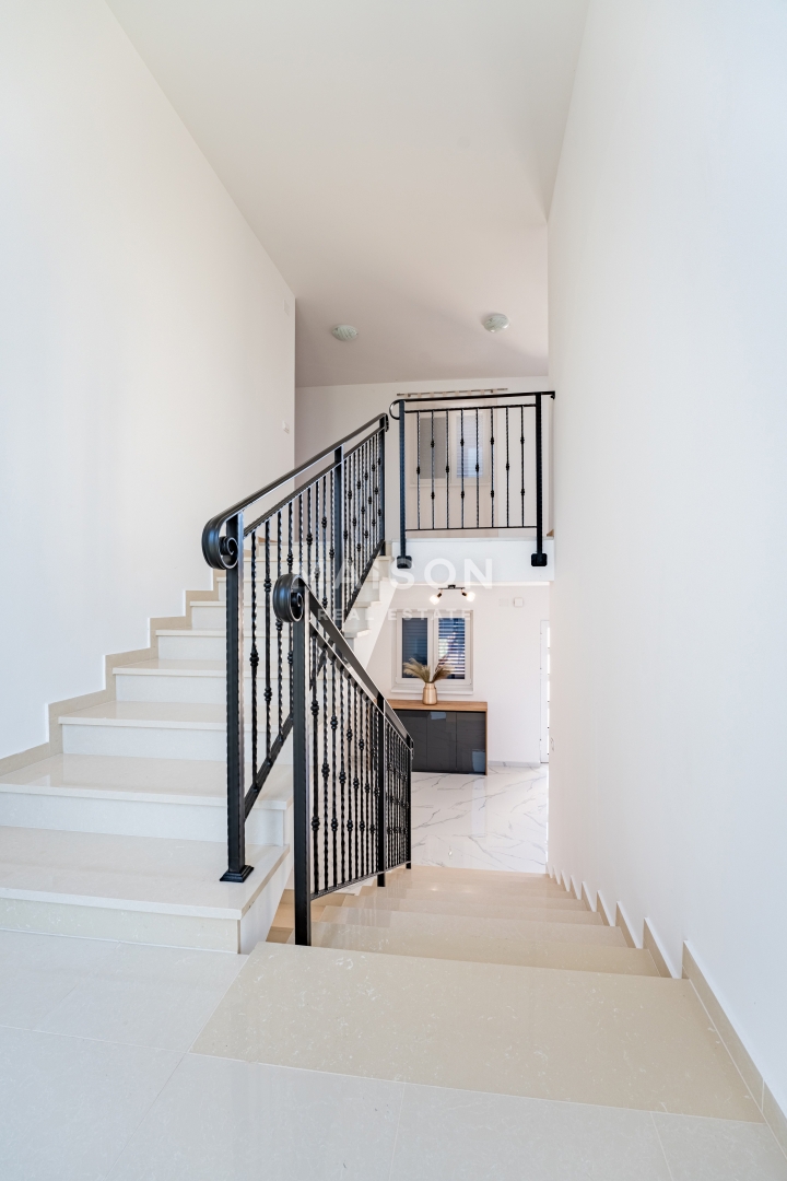 Hiša Dobrinj, 323,30m2