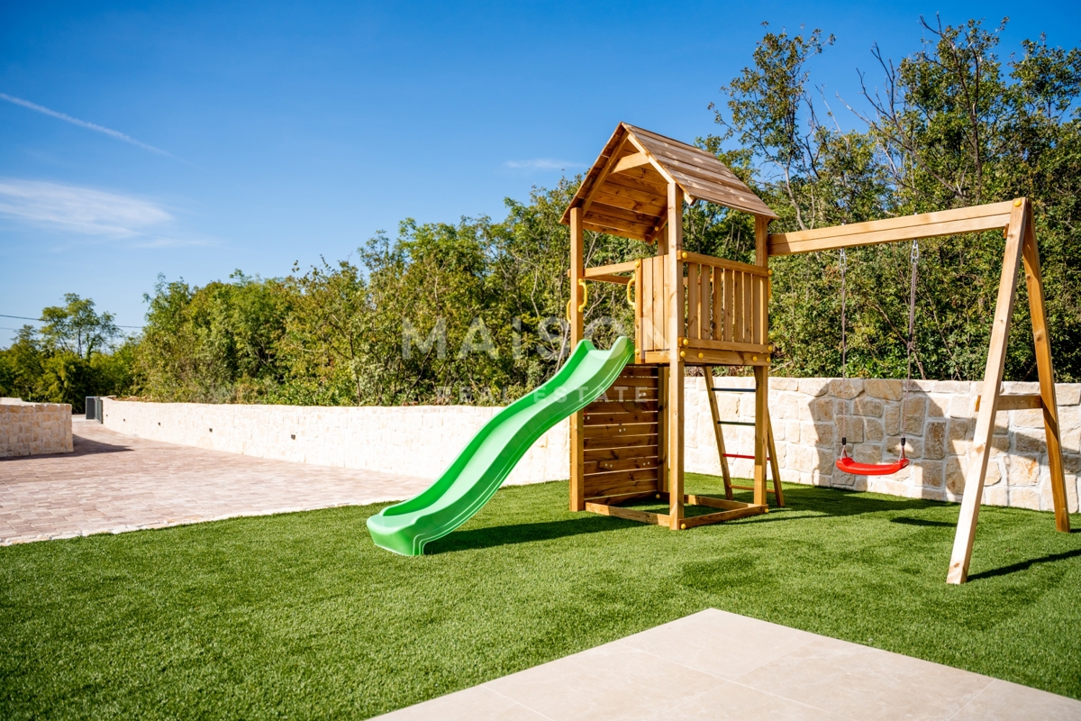 Hiša Dobrinj, 323,30m2