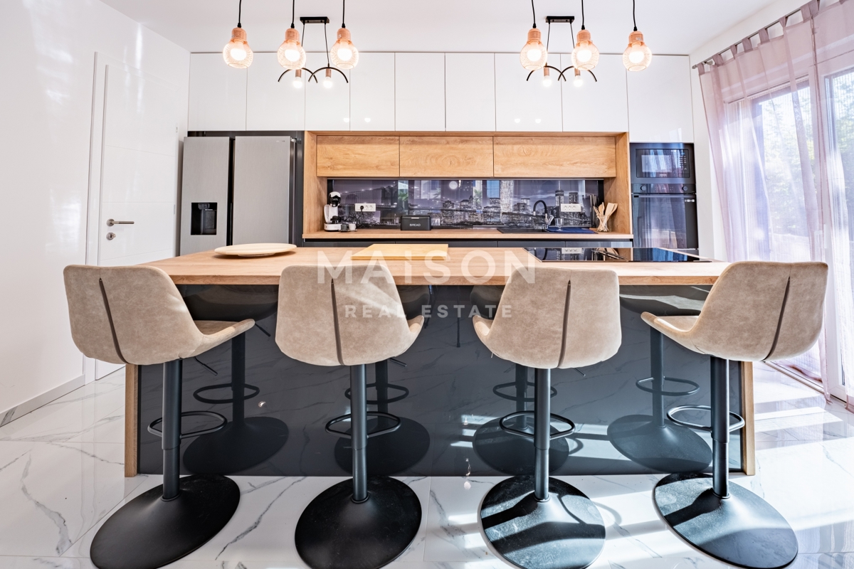 Hiša Dobrinj, 323,30m2