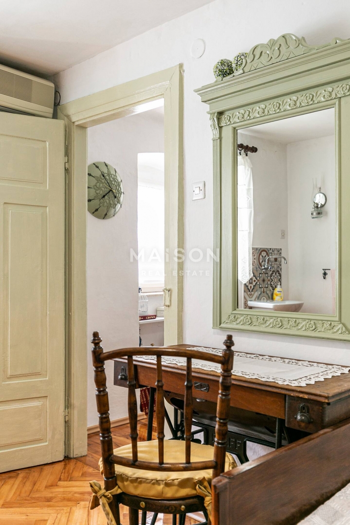 Dom, ki ohranja zgodbe – rustikalna hiša, prežeta z novljansko dediščino