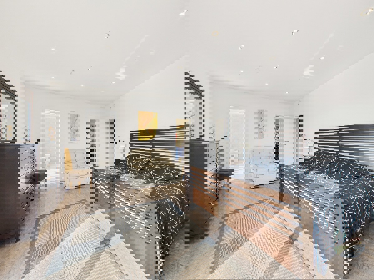 Moderna družinska hiša z ogrevanim bazenom, Pomer