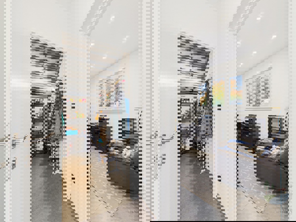 Moderna družinska hiša z ogrevanim bazenom, Pomer