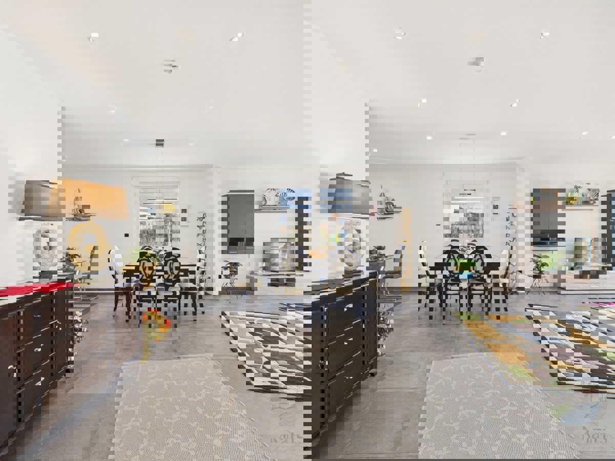 Moderna družinska hiša z ogrevanim bazenom, Pomer