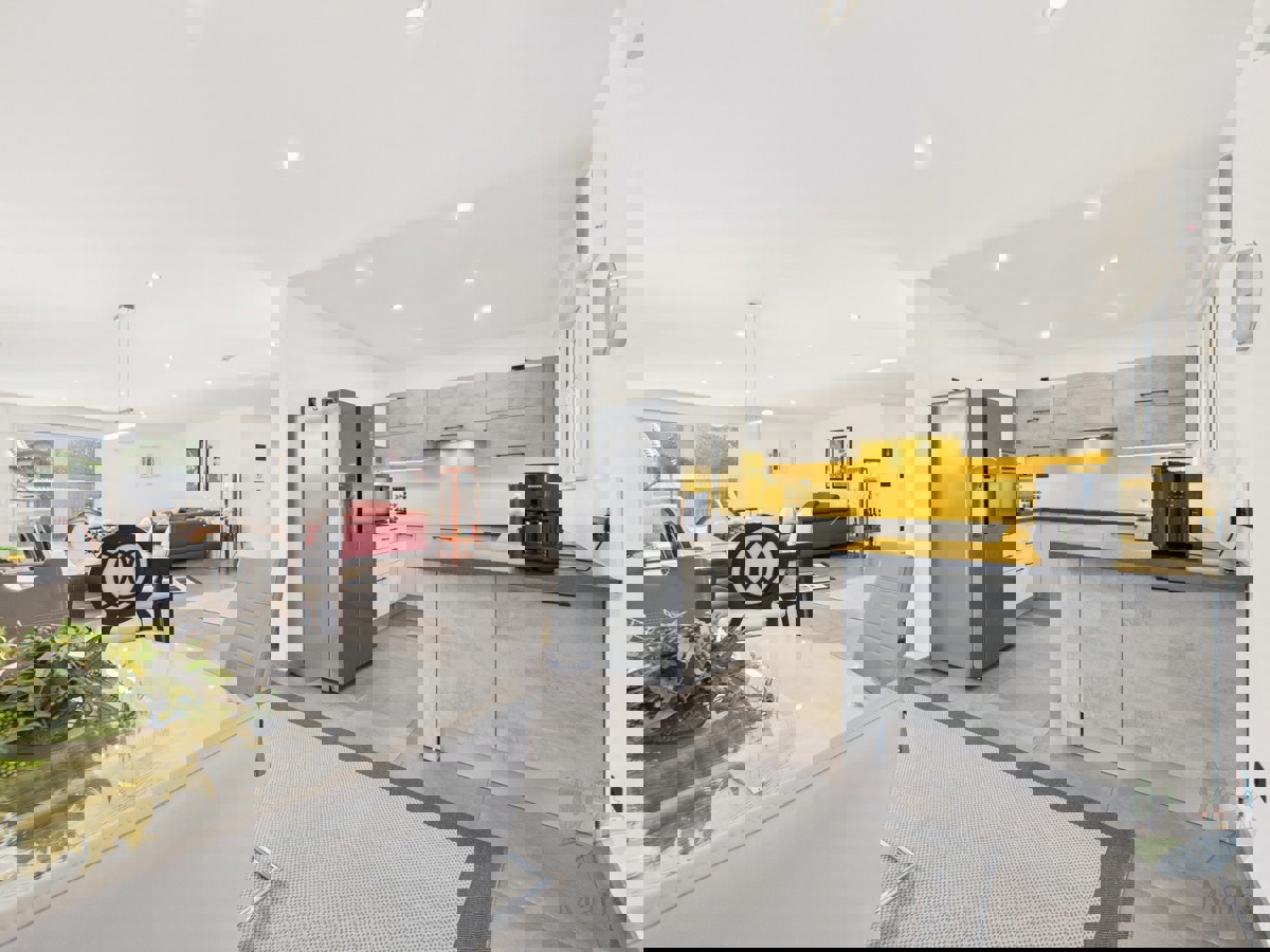 Moderna družinska hiša z ogrevanim bazenom, Pomer