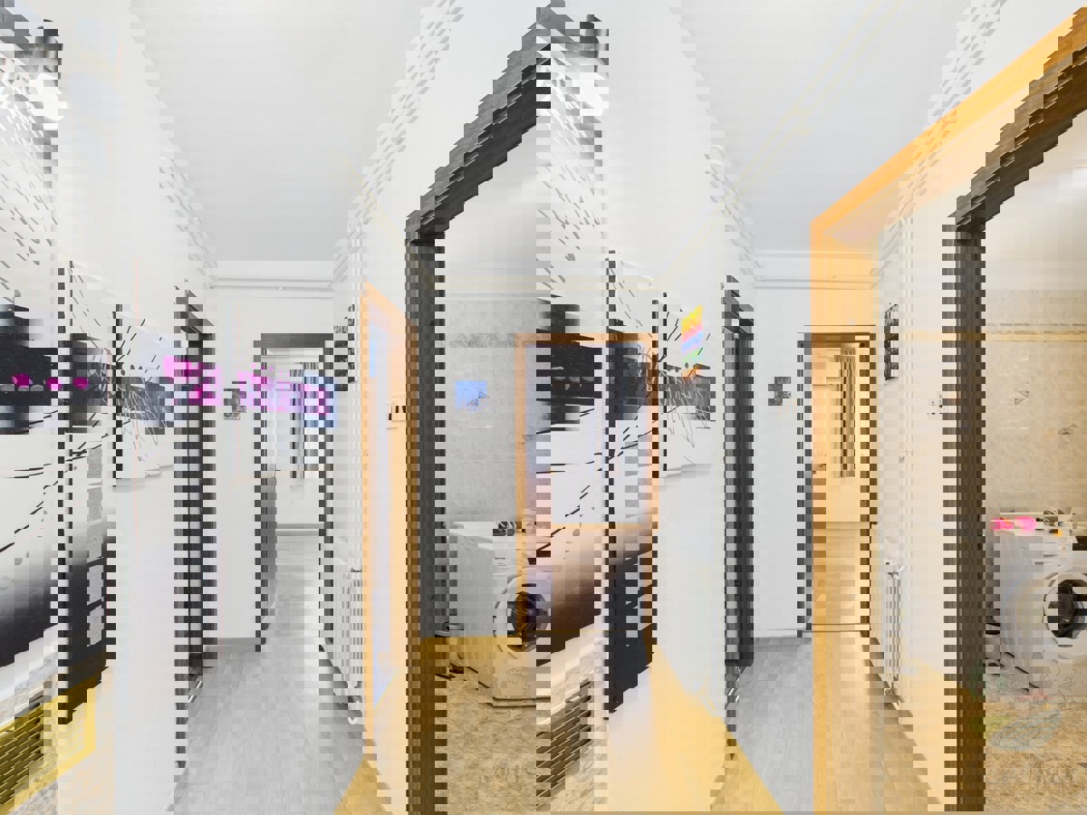 Hiša s 4 apartmaji in prihodkom 28.000 evrov, Medulin