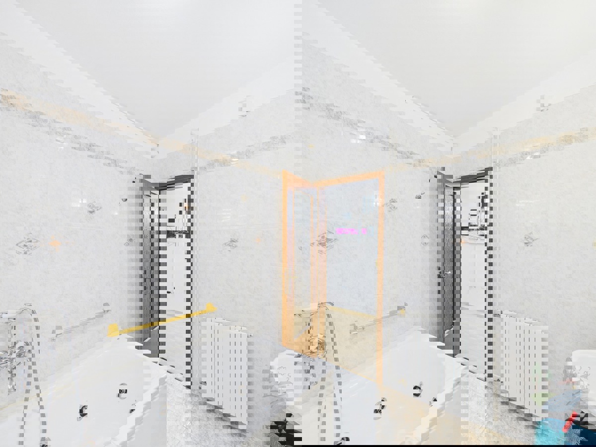 Hiša s 4 apartmaji in prihodkom 28.000 evrov, Medulin