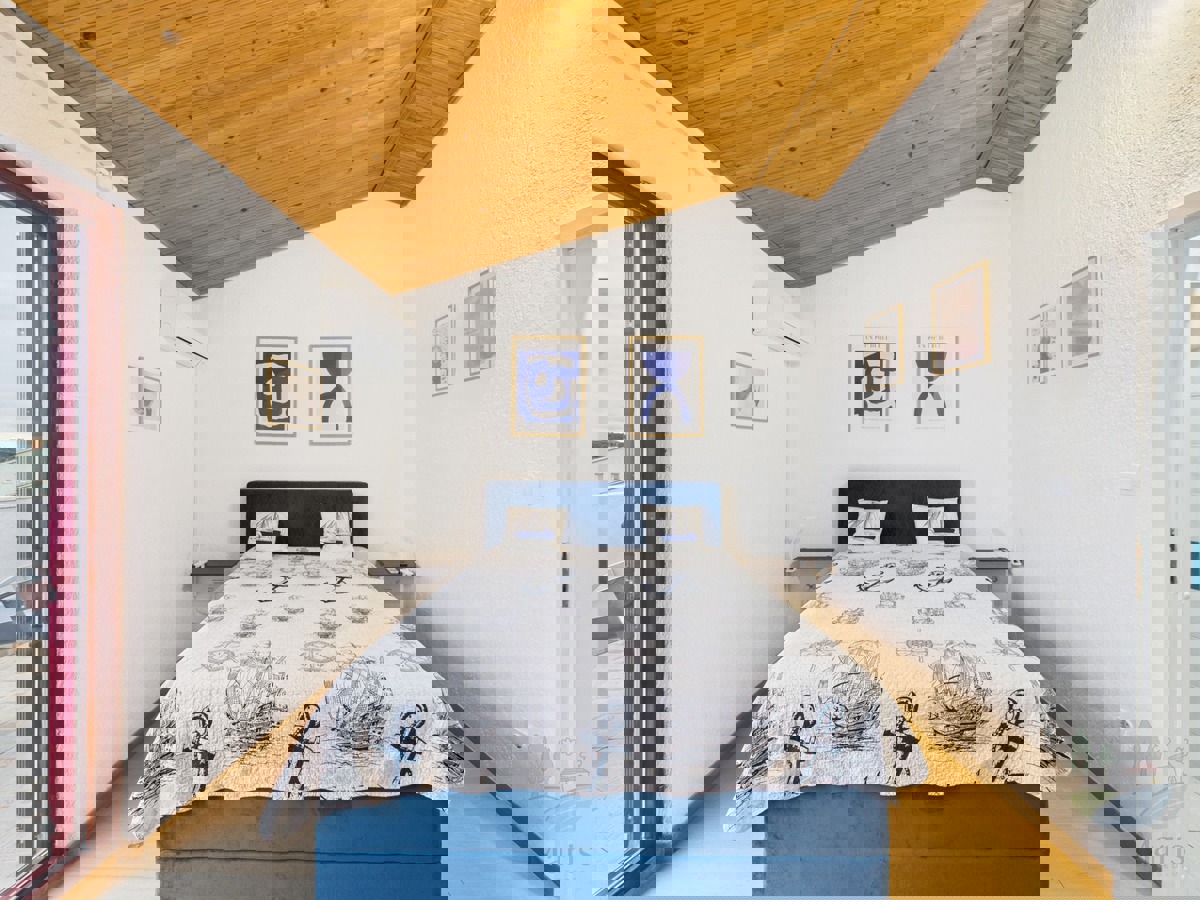 Hiša s 4 apartmaji in prihodkom 28.000 evrov, Medulin