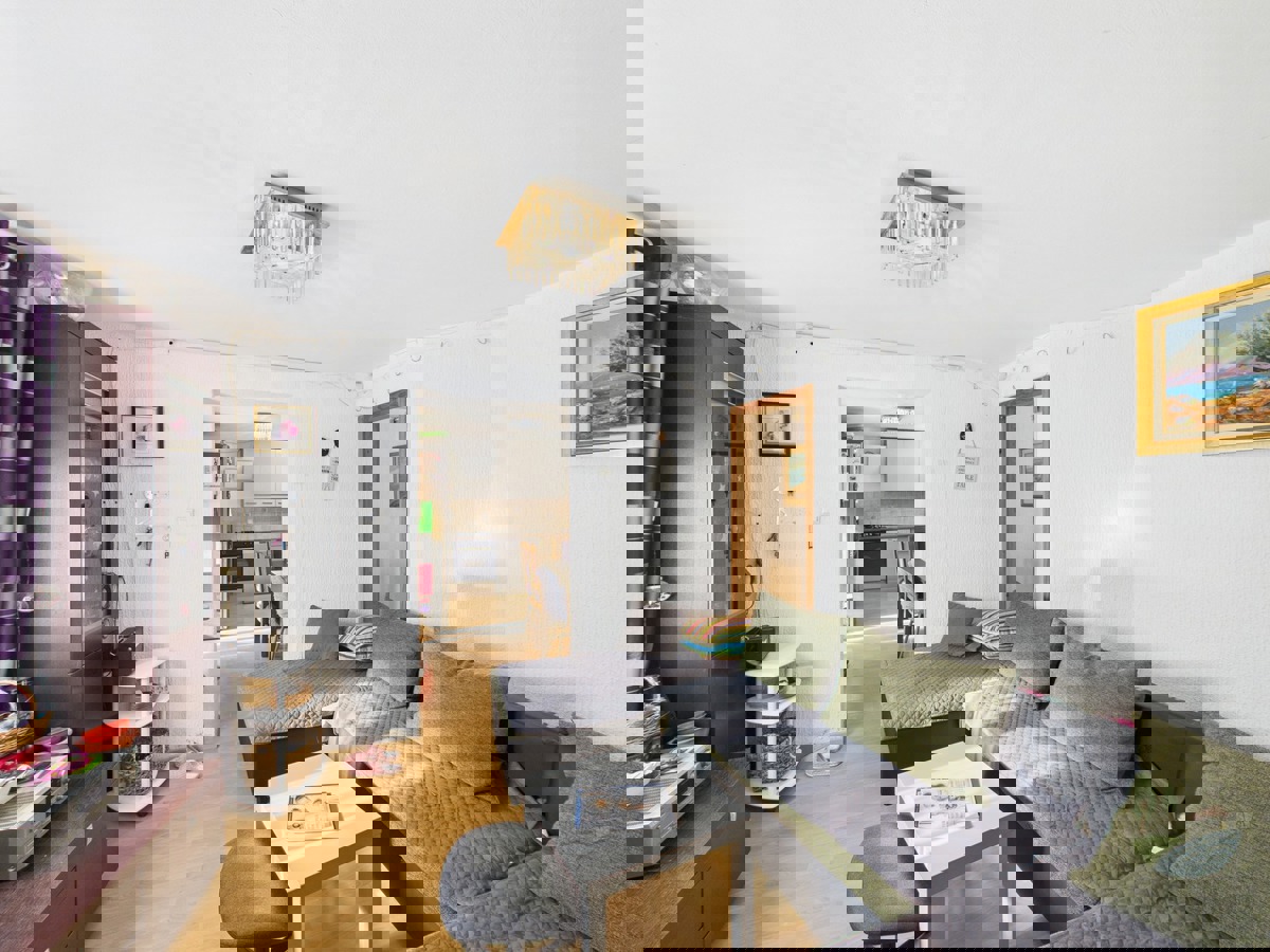 Hiša s 4 apartmaji in prihodkom 28.000 evrov, Medulin