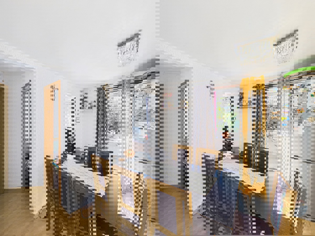 Hiša s 4 apartmaji in prihodkom 28.000 evrov, Medulin