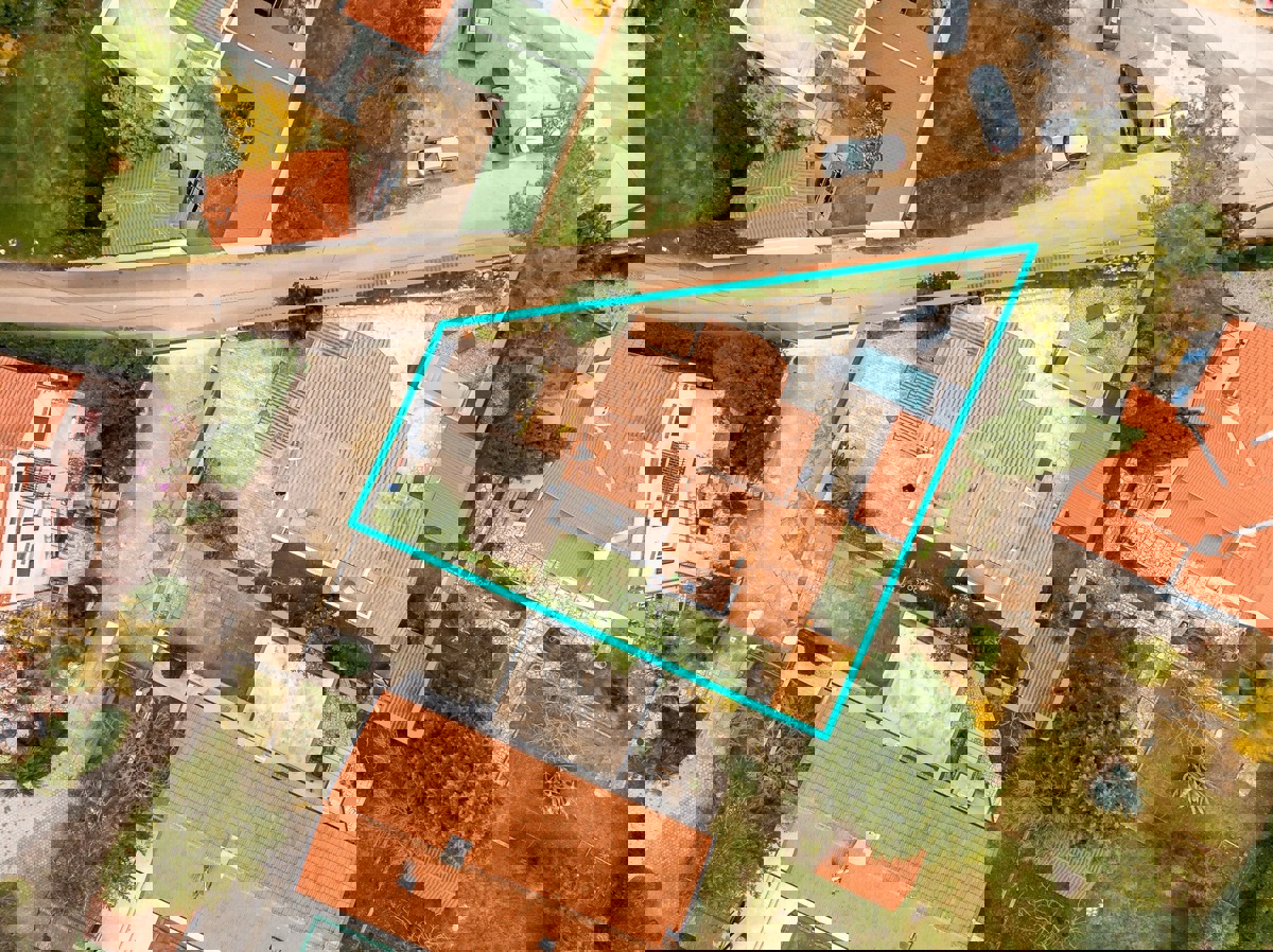 Hiša s 4 apartmaji in prihodkom 28.000 evrov, Medulin