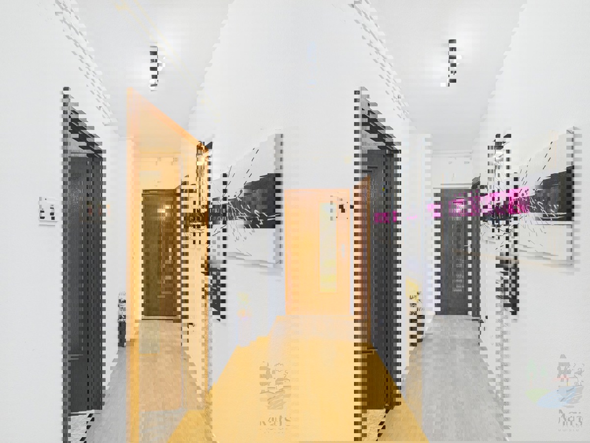 Hiša s 4 apartmaji in prihodkom 28.000 evrov, Medulin