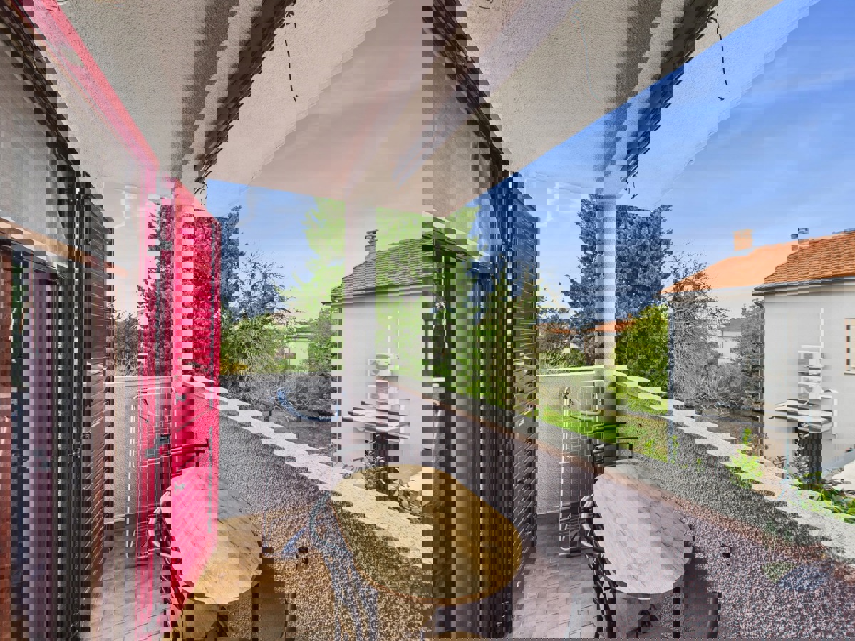 Hiša s 4 apartmaji in prihodkom 28.000 evrov, Medulin