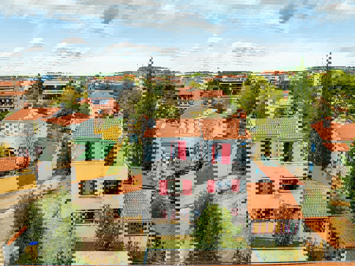 Hiša s 4 apartmaji in prihodkom 28.000 evrov, Medulin