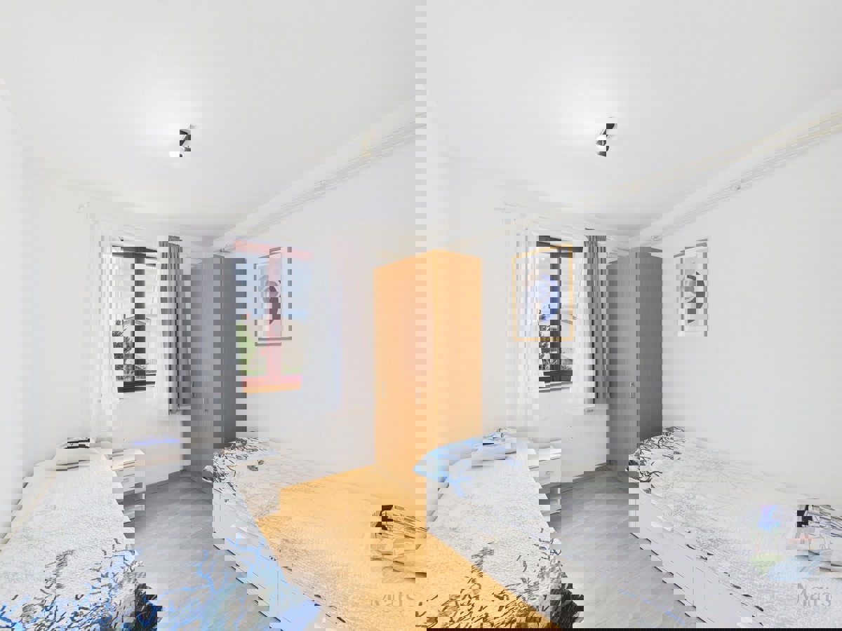 Hiša s 4 apartmaji in prihodkom 28.000 evrov, Medulin