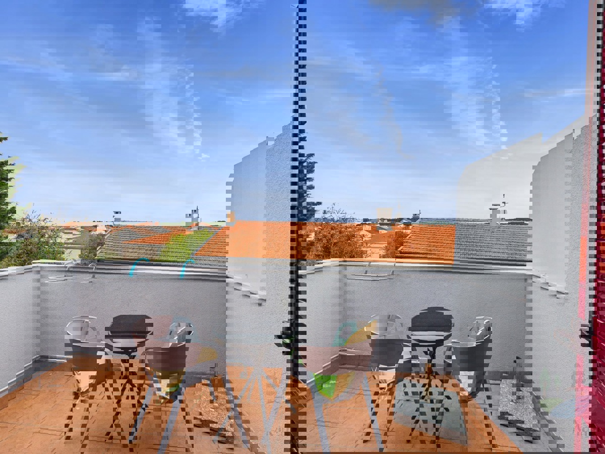 Hiša s 4 apartmaji in prihodkom 28.000 evrov, Medulin