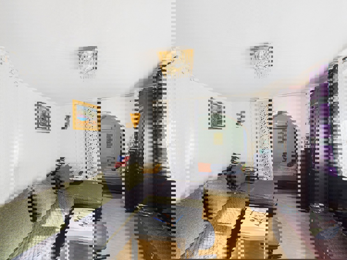 Hiša s 4 apartmaji in prihodkom 28.000 evrov, Medulin