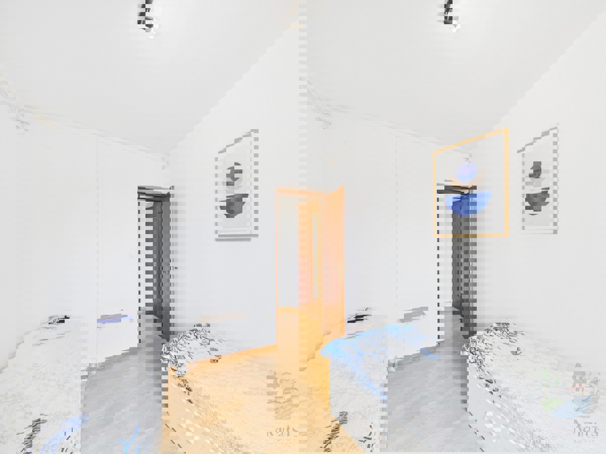 Hiša s 4 apartmaji in prihodkom 28.000 evrov, Medulin