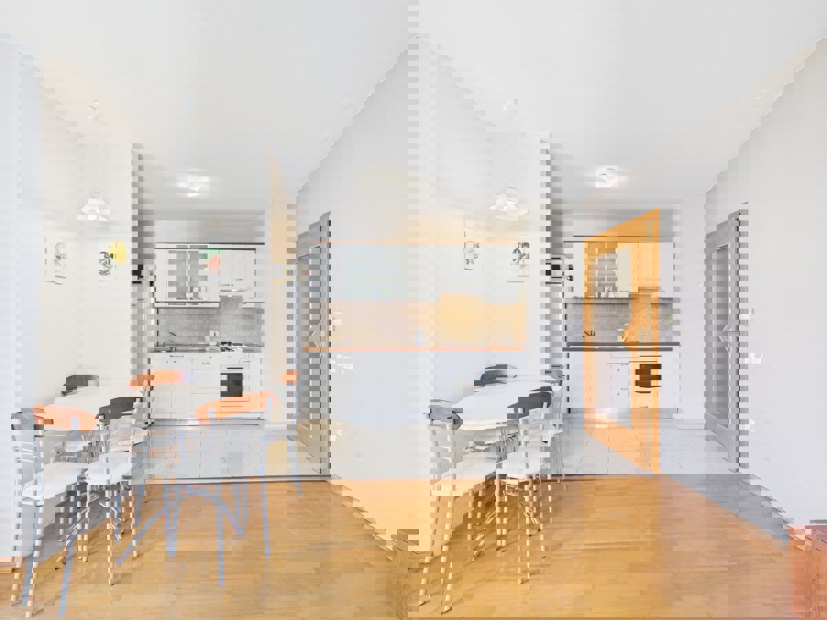 Lungomare pred vrati — enosobno stanovanje z garažo in dvigalom, Valsaline