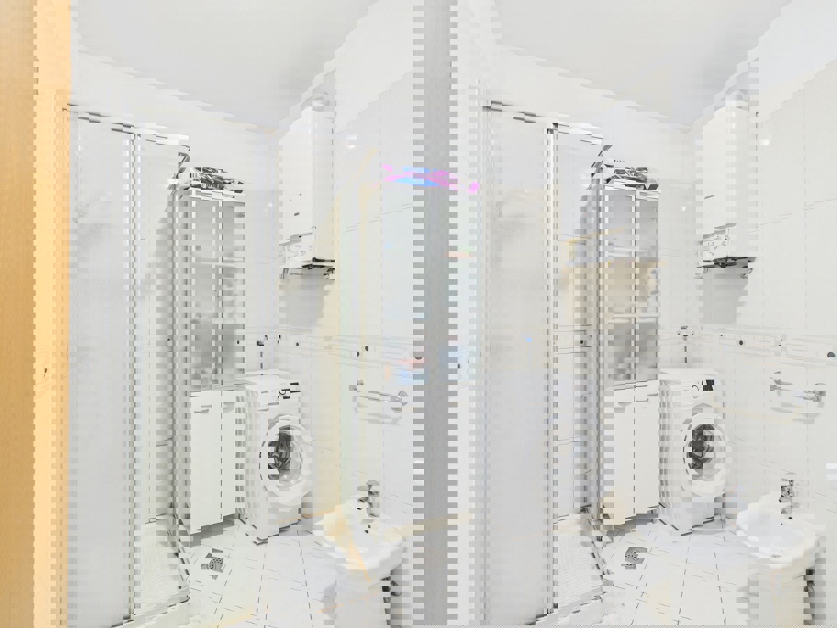 Lungomare pred vrati — enosobno stanovanje z garažo in dvigalom, Valsaline