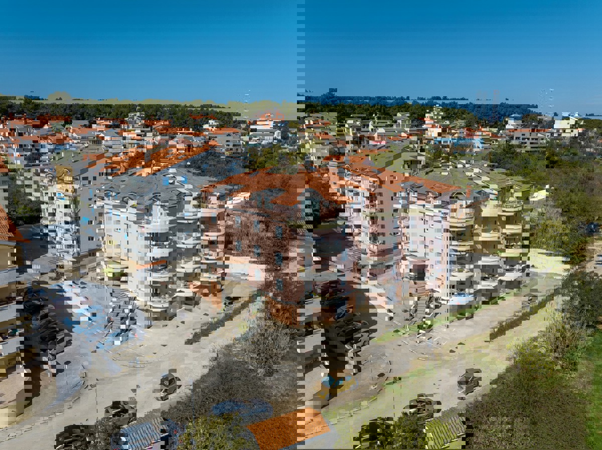 Lungomare pred vrati — enosobno stanovanje z garažo in dvigalom, Valsaline