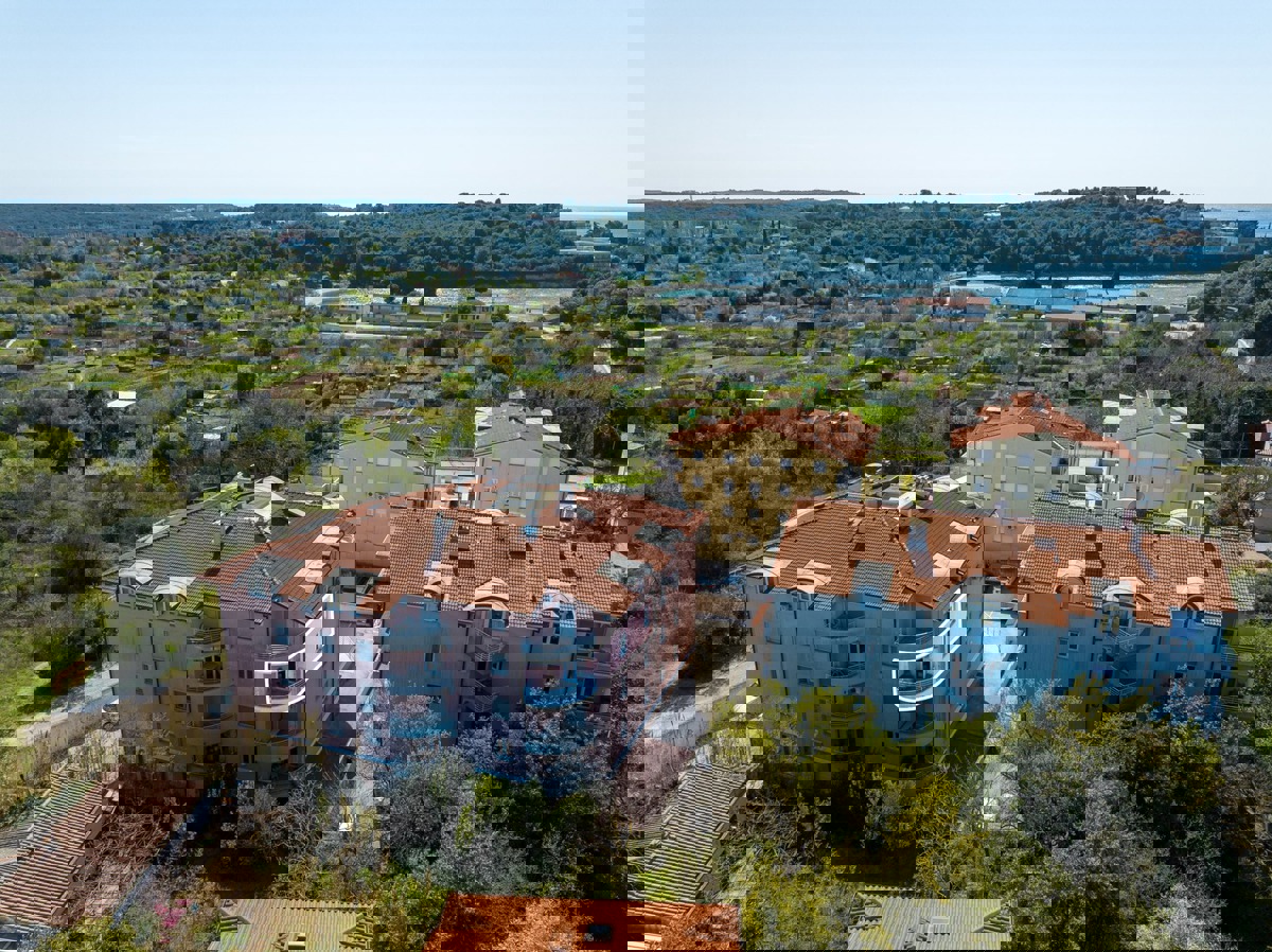 Lungomare pred vrati — enosobno stanovanje z garažo in dvigalom, Valsaline