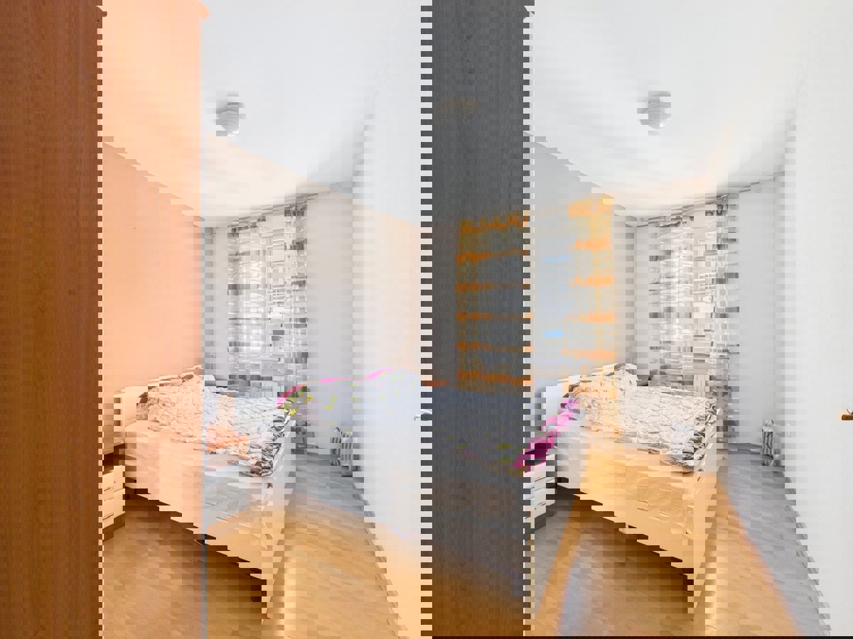 Lungomare pred vrati — enosobno stanovanje z garažo in dvigalom, Valsaline