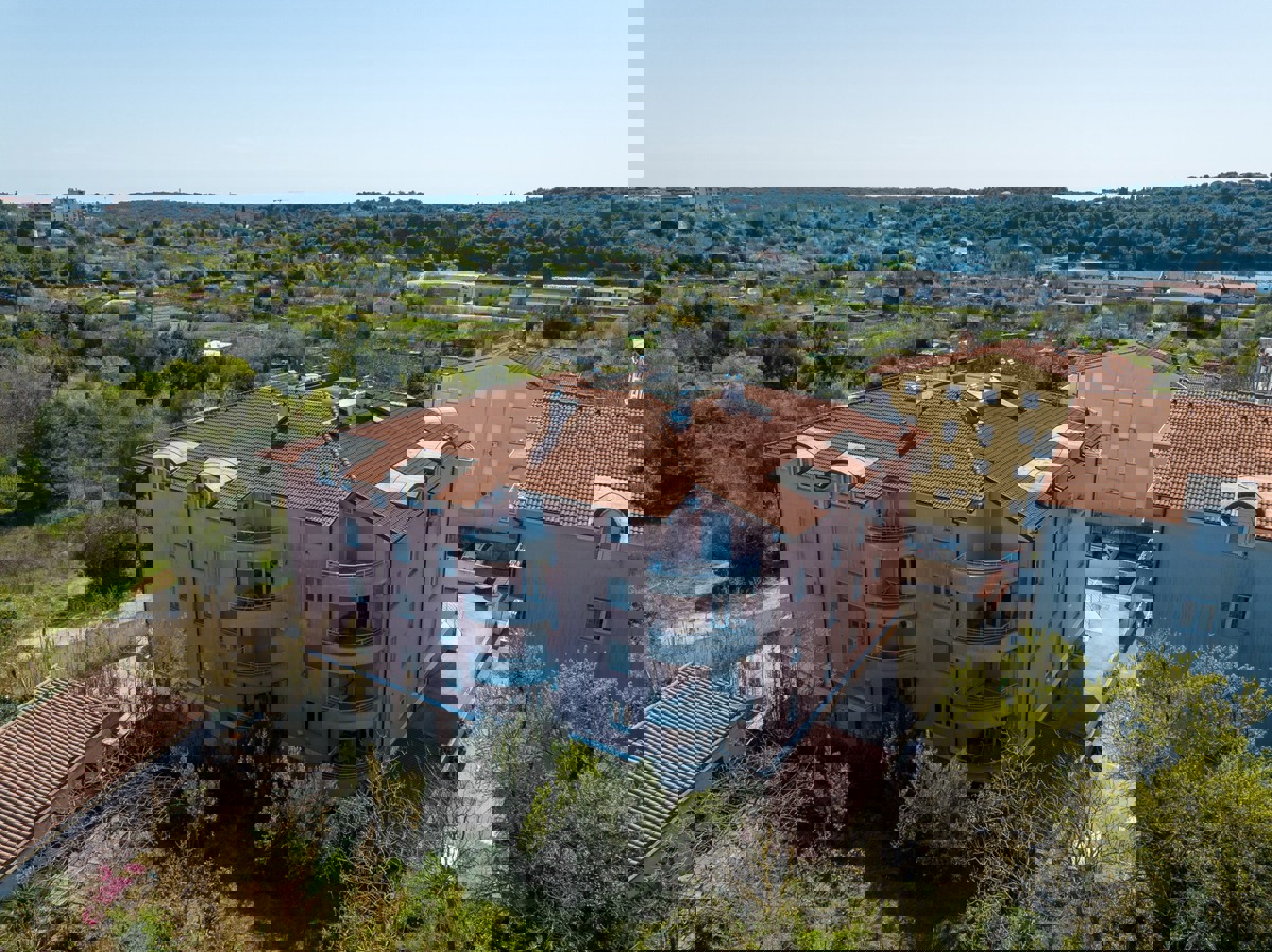 Lungomare pred vrati — enosobno stanovanje z garažo in dvigalom, Valsaline