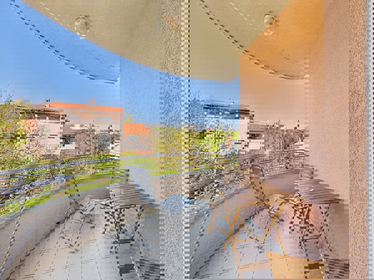 Lungomare pred vrati — enosobno stanovanje z garažo in dvigalom, Valsaline