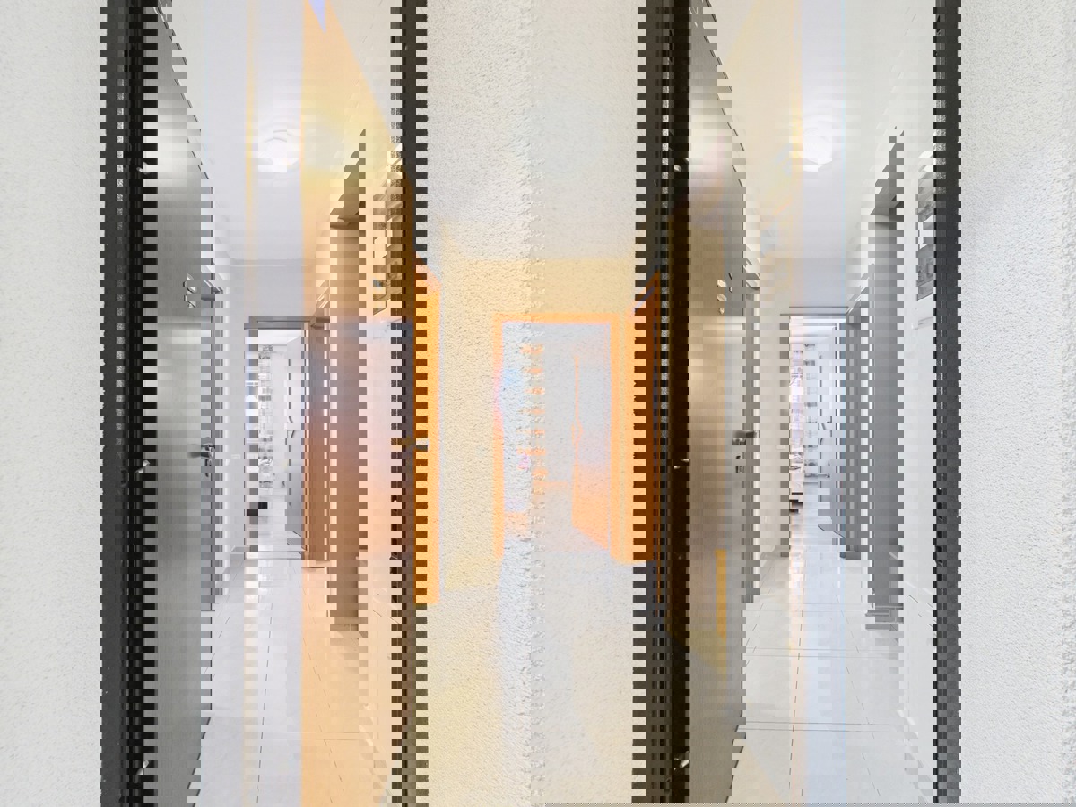 Lungomare pred vrati — enosobno stanovanje z garažo in dvigalom, Valsaline