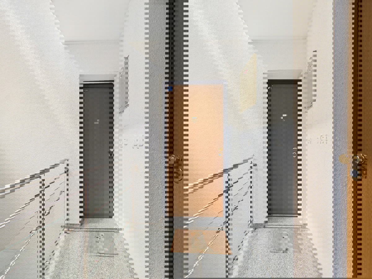 Lungomare pred vrati — enosobno stanovanje z garažo in dvigalom, Valsaline