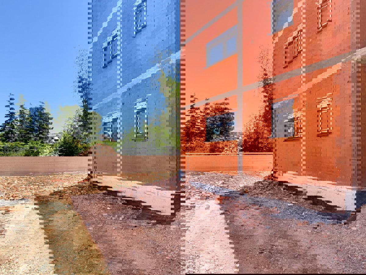 Apartma z zasebnim vrtom, blizu plaže (A1)