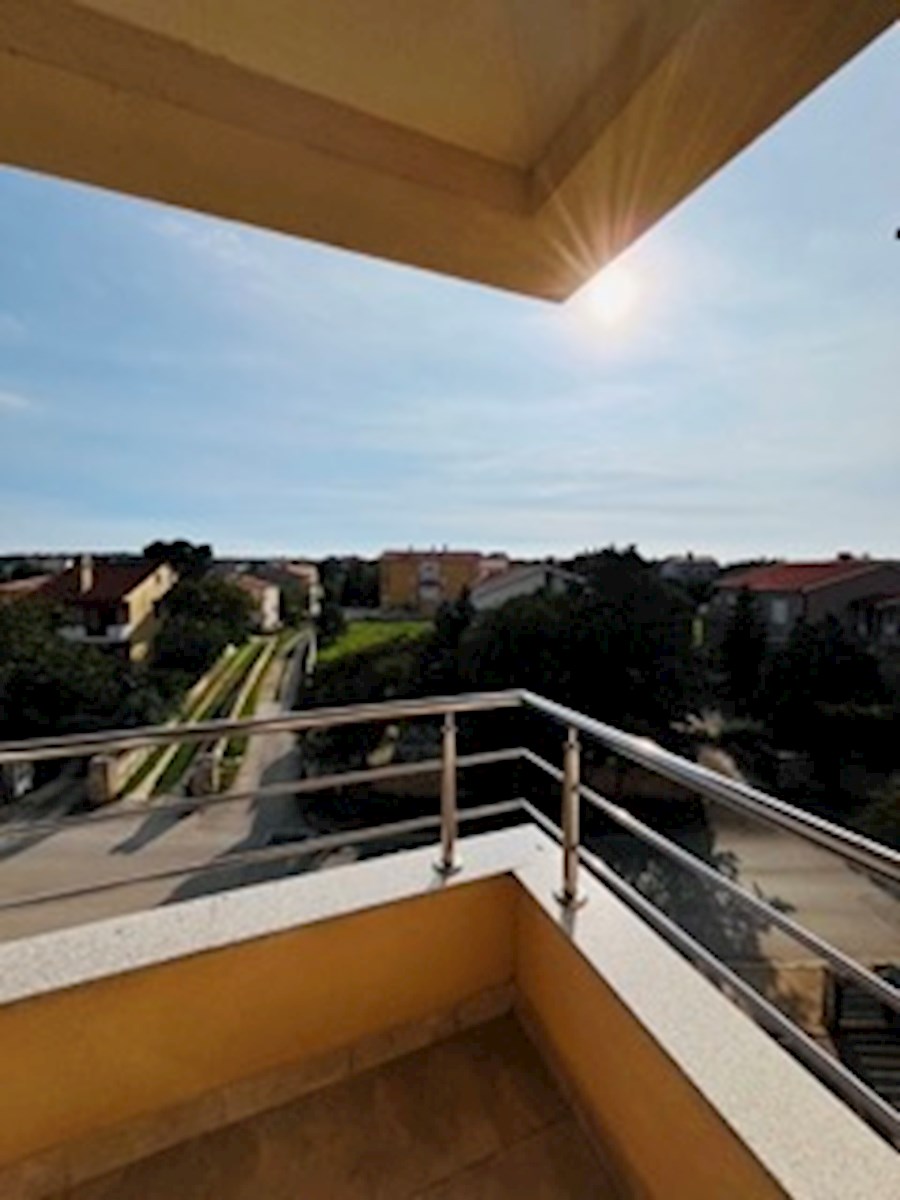 Ližnjan - Apartma z dvema terasama in pogledom na morje