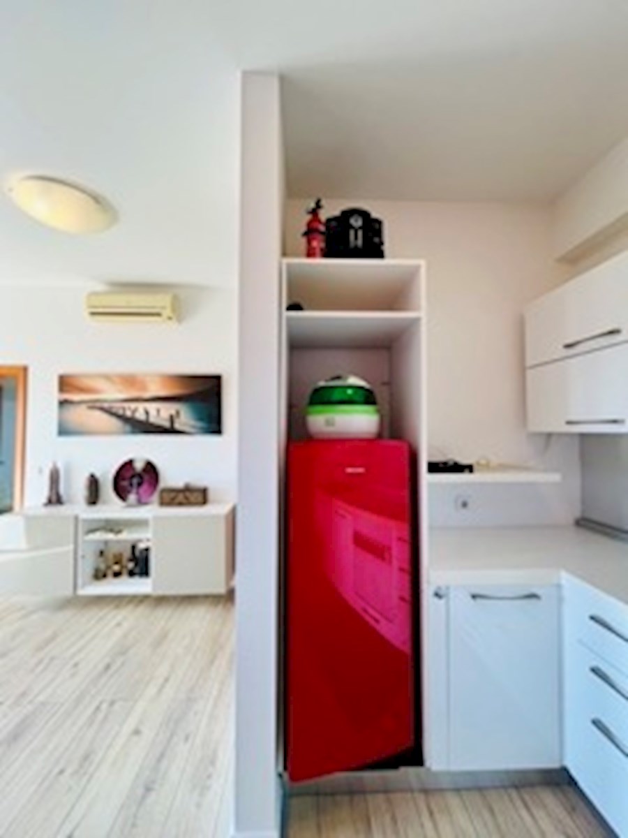Ližnjan - Apartma z dvema terasama in pogledom na morje