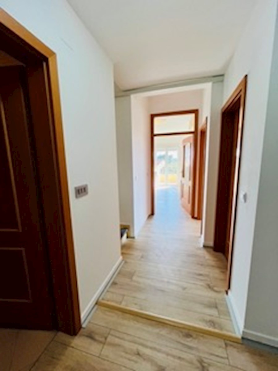 Ližnjan - Apartma z dvema terasama in pogledom na morje