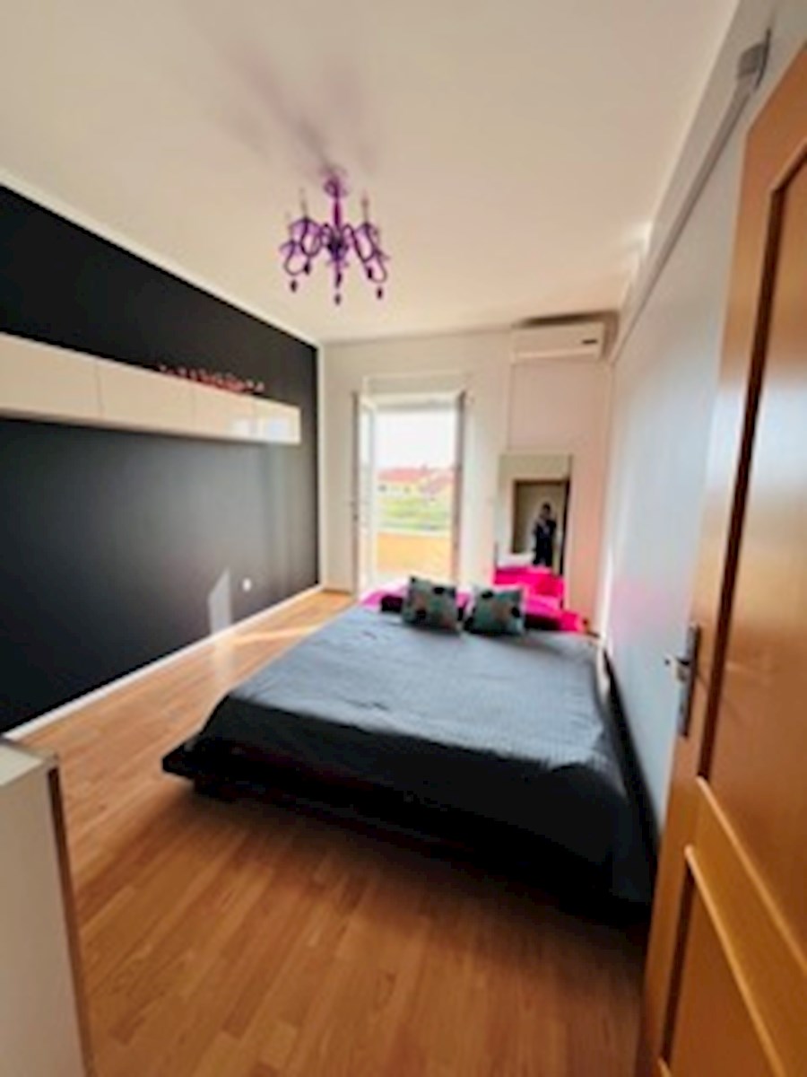 Ližnjan - Apartma z dvema terasama in pogledom na morje