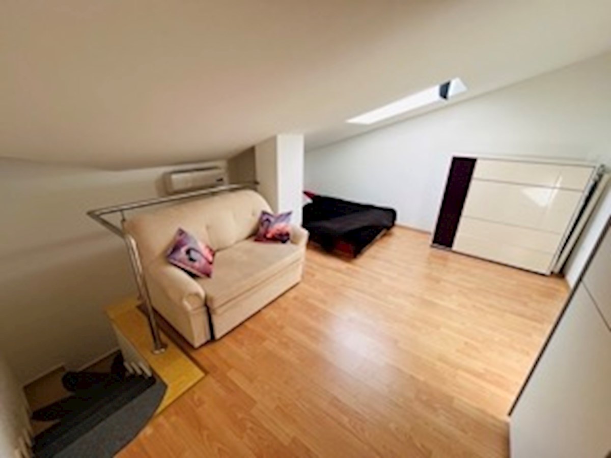 Ližnjan - Apartma z dvema terasama in pogledom na morje
