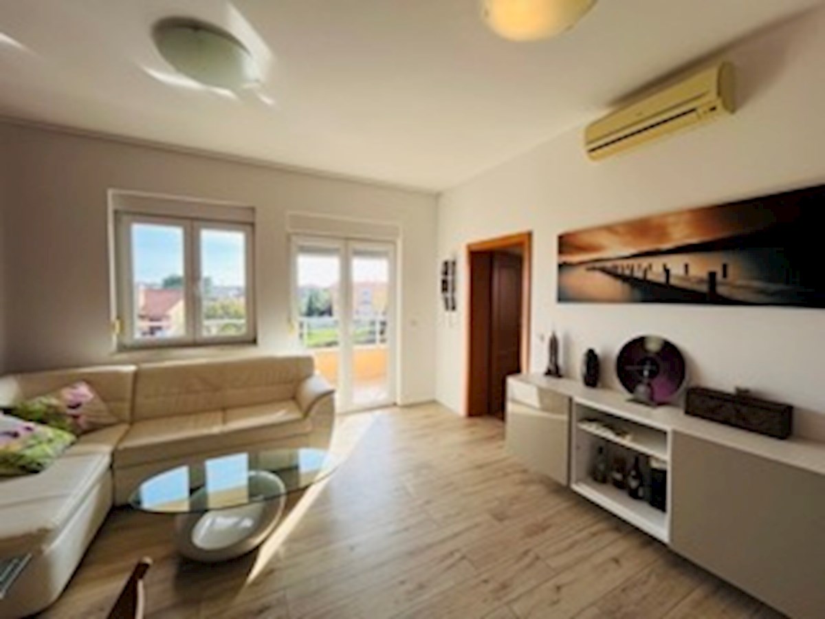 Ližnjan - Apartma z dvema terasama in pogledom na morje