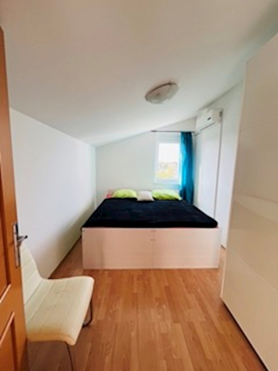 Ližnjan - Apartma z dvema terasama in pogledom na morje