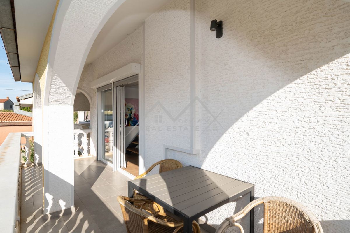 Poreč, novourejeno stanovanje s tremi spalnicami