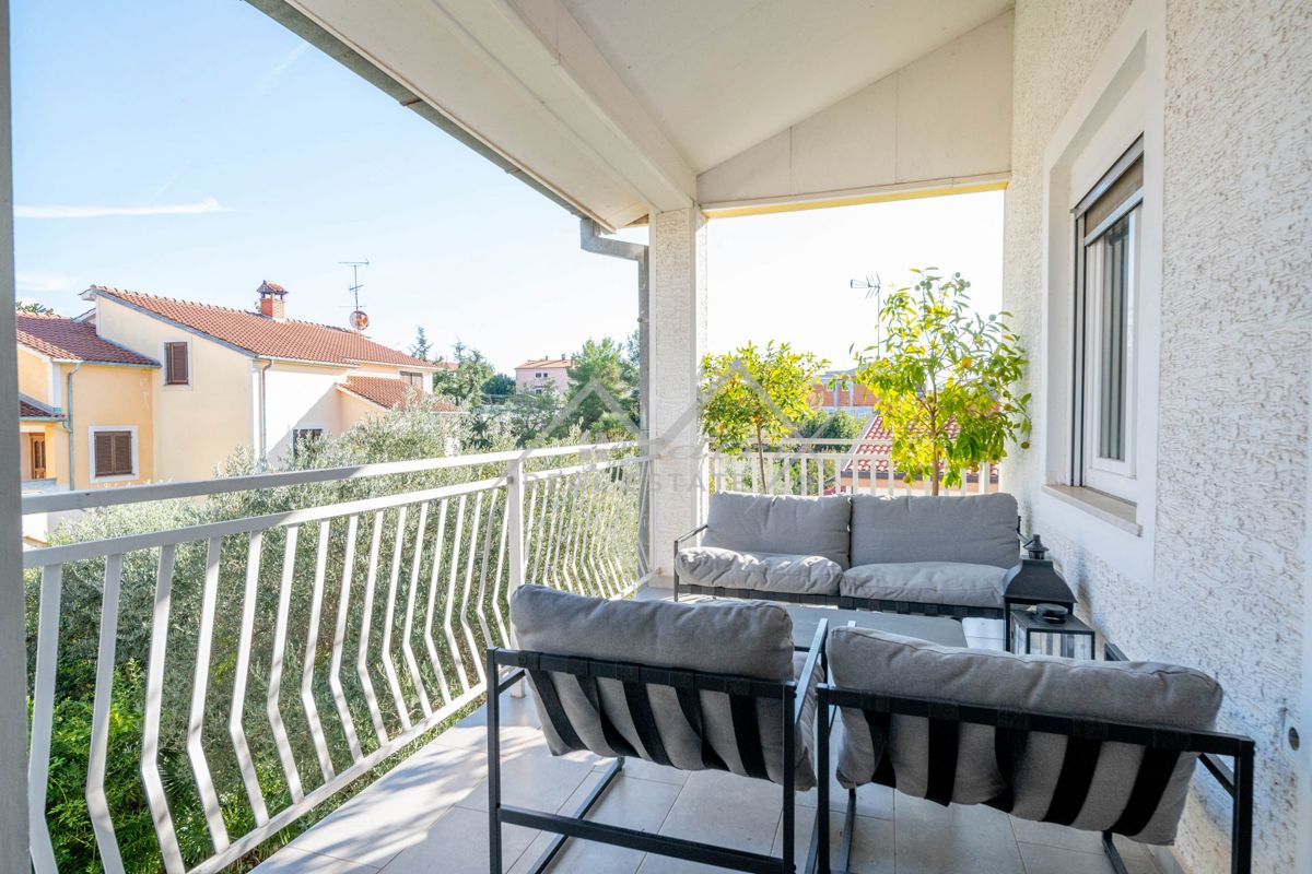 Poreč, novourejeno stanovanje s tremi spalnicami